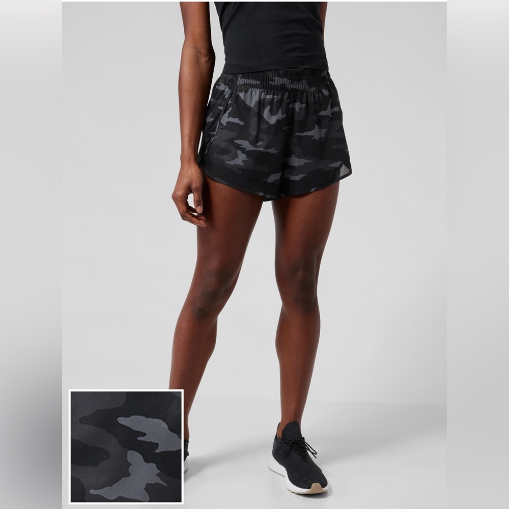 ATHLETA Mesh Racer Run Mid Rise 4 Short M | Black Camo